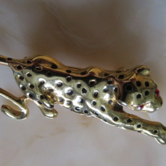Vintage Gold Tone LEOPARD Brooch Red Rhinestone Eyes (F4) - Picture 4 of 6